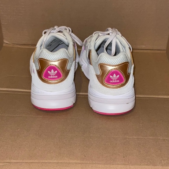 ADIDAS - Picture 3 of 5